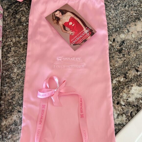 LoveShackFancy x Stanley 20oz Quencher - Picture 12 of 16